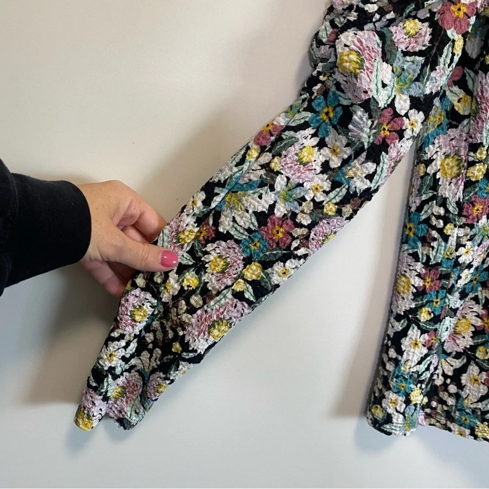 LOFT Floral Shirred Puff Sleeve Shirt! V-Neck Long Sleeve Size Small S